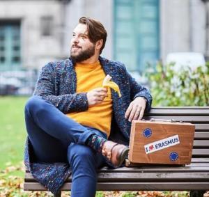 Comissão lança nova aplicação Erasmus+ que integra Cartão Europeu de Estudante