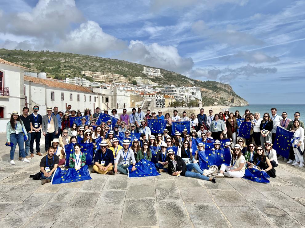 Centros EUROPE DIRECT e Alumni Summer CEmp reúnem-se em Sesimbra